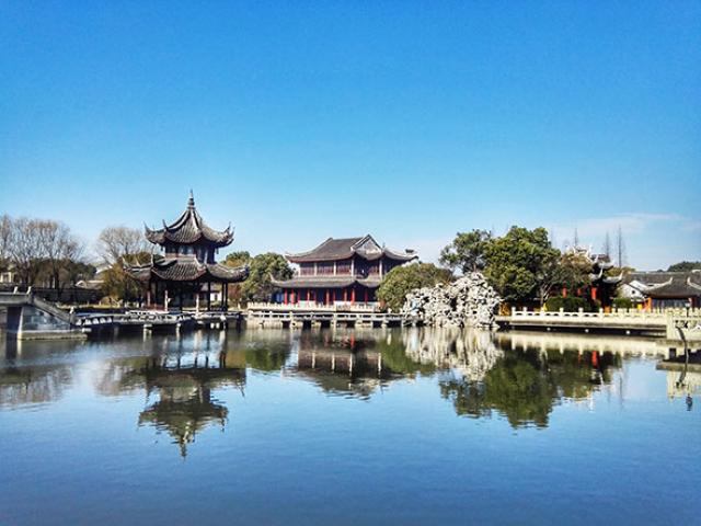 Có một thị trấn cổ ở Trung Quốc đẹp mê hồn không kém gì Phượng Hoàng cổ trấn
