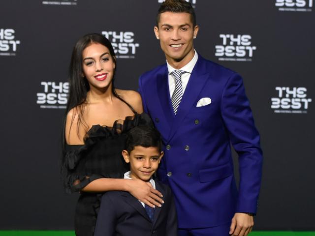Ronaldo bí mật kết hôn mỹ nhân: Lộ tin mừng từ siêu mẫu có sở thích kỳ lạ