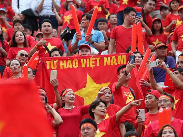 Nức lòng CĐV Việt Nam tại Thái Lan: Hành động cực đẹp, Indonesia phải xấu hổ