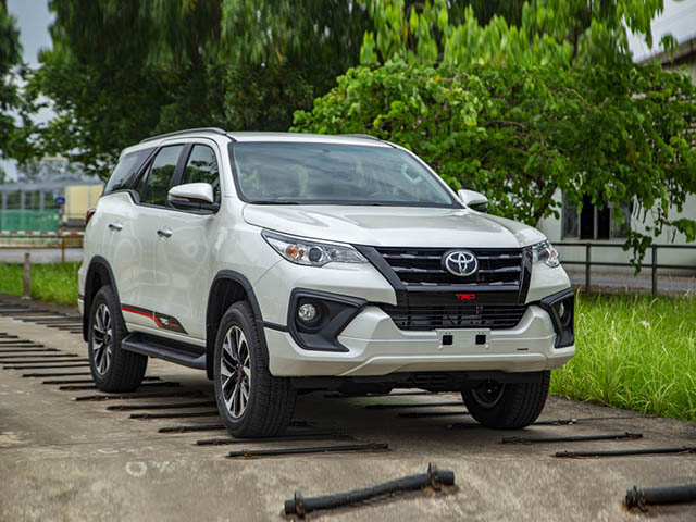 Toyota Fortuner TRD phiên bản thể thao có giá bán hơn 1,1 tỷ đồng