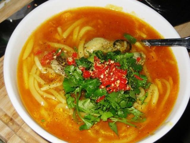 Quán bún bò, vả trộn đặc trưng ở đất Huế nhất định phải thử