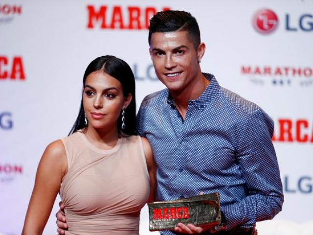 Ronaldo sắp cưới mỹ nhân: Nghe lời mẹ đẻ, thích làm ”chuyện ấy” hơn ghi bàn