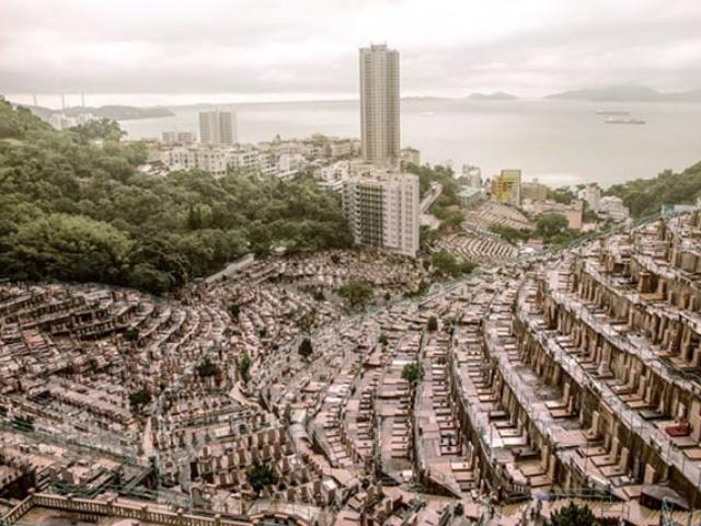 Choáng ngợp ”thành phố người chết” giữa lòng Hong Kong phồn hoa
