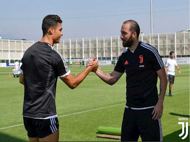 Juventus rơi chiến thắng cúp C1: Ronaldo nổi điên với Higuain, nghi án mâu thuẫn