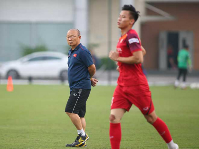 HLV Park Hang Seo sẽ loại ai để chọn 23 cầu thủ ĐT Việt Nam đấu Malaysia?