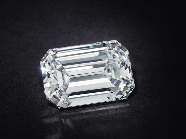 Viên kim cương siêu quý hiếm mới được bán với giá cao chưa từng có