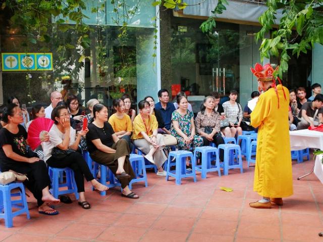 Người Hà Nội chi hàng chục triệu làm lễ “an táng” cho chó mèo