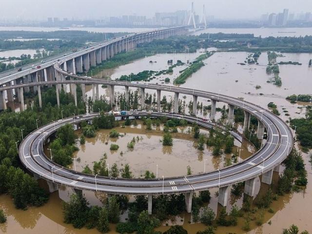 Nhiều tỉnh TQ kích hoạt trạng thái thời chiến, lũ lụt ở Vũ Hán rất nghiêm trọng