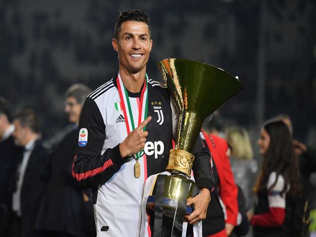 Ronaldo cam kết ở lại, Juventus vừa mừng vừa ”mếu” vì lý do gì?