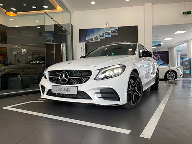 Mercedes-Benz C300 AMG 2020 thêm trang bị cửa sổ trời Panorama, giá tăng nhẹ