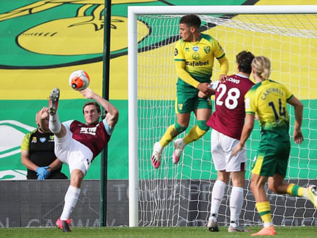 Video highlight trận Norwich - Burnley: Thảm họa 2 thẻ đỏ, siêu phẩm móc bóng