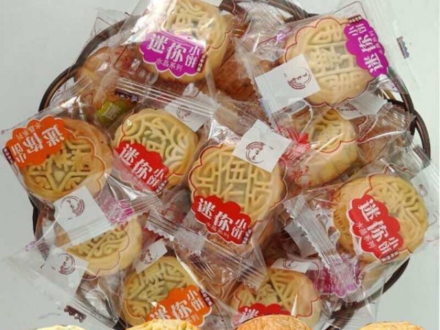 Lại tràn ngập bánh trung thu Trung Quốc giá vài ngàn đồng