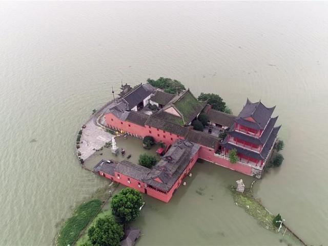 Vỡ đê ở An Huy, Trung Quốc: ”Đời tôi chưa từng gặp trận lũ lớn thế này”