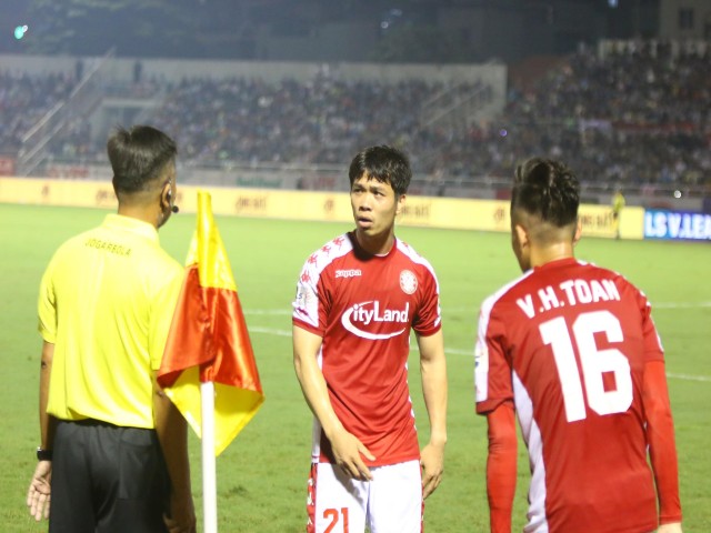 Điểm nhấn vòng 11 V-League: Ác mộng “vua áo đen”, 5 trận bất phân thắng bại