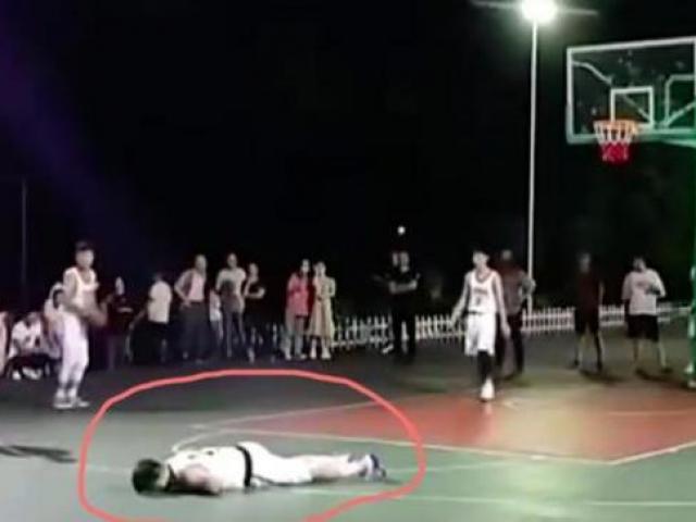 Cả đội bóng đánh trọng tài, 1 cầu thủ đột tử: Chấn động bóng rổ Trung Quốc
