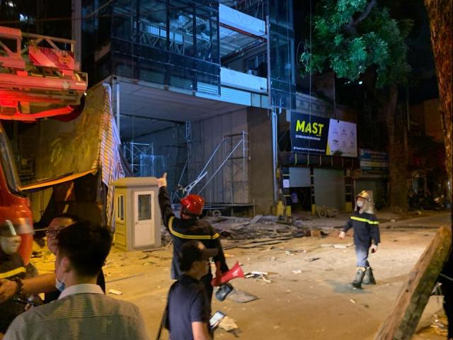 Thêm 1 người tử vong trong vụ gãy thang công trình xây dựng kinh hoàng ở Hà Nội