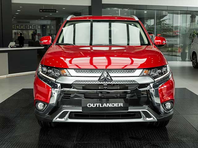 Giá lăn bánh Mitsubishi Outlander CKD vừa ra mắt và các phiên bản khác