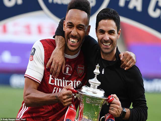 Arsenal - Aubameyang ”vô đối” FA Cup: Đón mưa kỷ lục, triệu fan vỡ òa