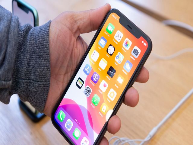 Người dân càng phải ở nhà vì Covid-19, Apple càng ăn nên làm ra