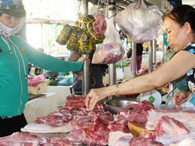 Thịt lợn nhập khẩu ồ ạt về Việt Nam, trong nước giá vẫn “cố thủ” mức cao