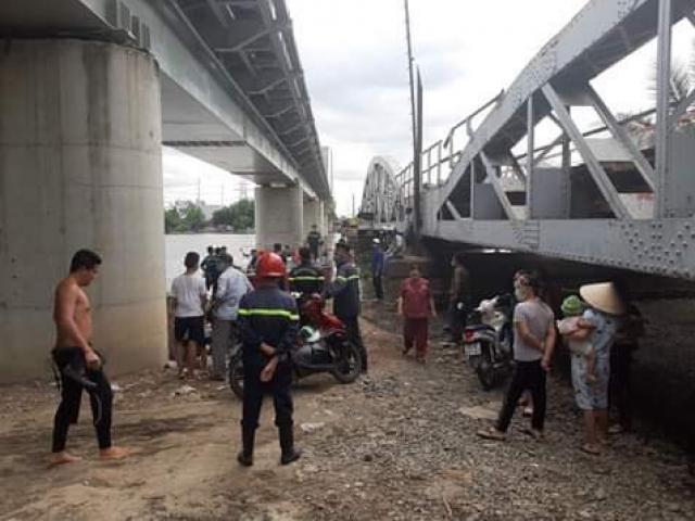 Đi khám bệnh về, thanh niên bỏ lại xe máy nhảy sông Sài Gòn