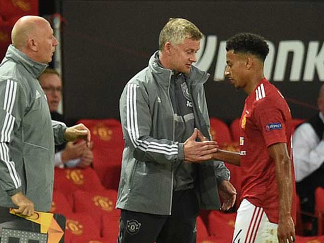 Lingard bực vì vừa ghi bàn cho MU đã bị thay ra, Solskjaer lên tiếng