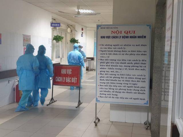 Theo chân bác sĩ cấp cứu các bệnh nhân COVID-19 ở Đà Nẵng