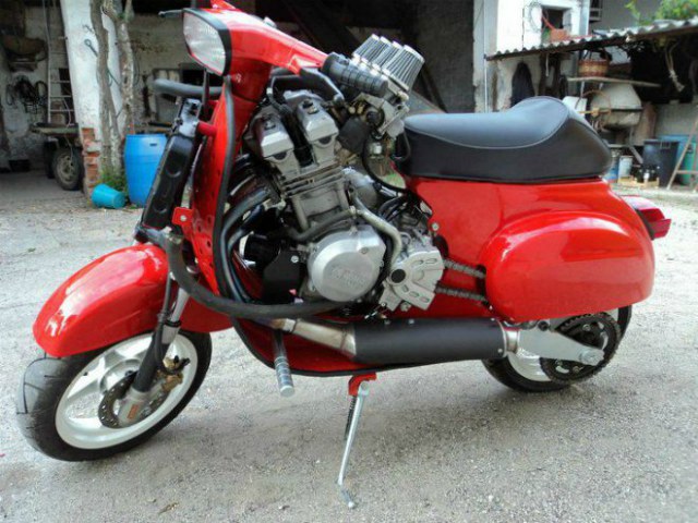 Vespa 50cc độ động cơ khủng 600cc thiết kế 4 xy lanh