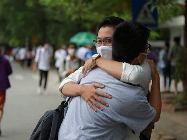 Tâm thư ”chạm đến trái tim” của thầy giáo gửi học trò trượt lớp 10: ”Không đi đường thẳng, mình đi đường vòng”