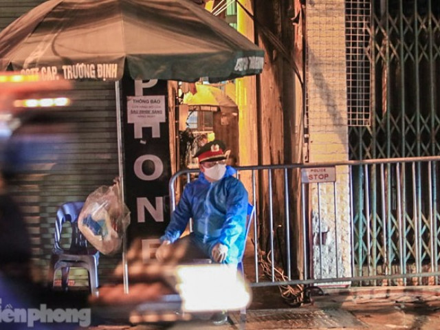 Phong tỏa ngõ trên phố Trương Định có người nghi mắc COVID-19 trong đêm