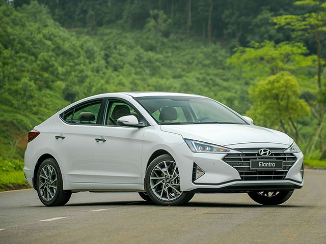 Giá xe Hyundai Elantra lăn bánh mới nhất tháng 8/2020