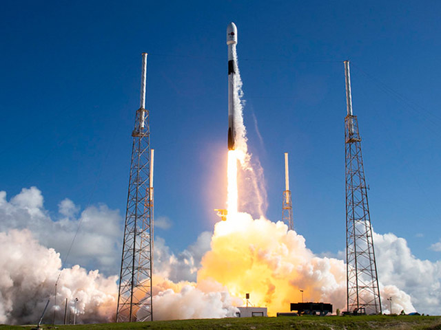 Tối 18/8, SpaceX đã phóng thêm loạt 58 vệ tinh Starlink, xác lập một kỷ lục mới