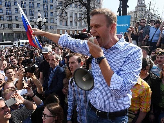 Chính trị gia Nga đối lập nguy kịch, nghi bị đầu độc: Điện Kremlin nói gì?