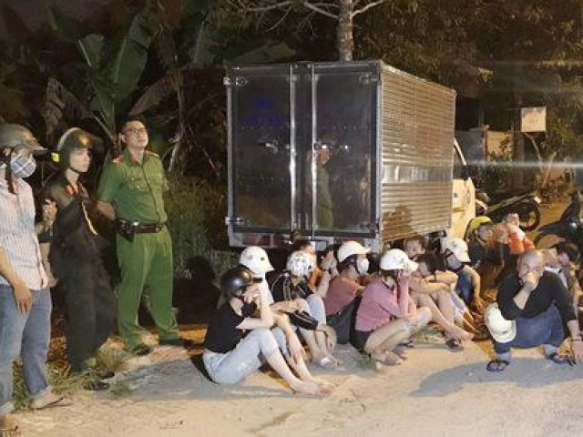 Cảnh sát bắt giữ nhiều ”chân dài” cùng nhóm giang hồ mang hung khí đi hỗn chiến