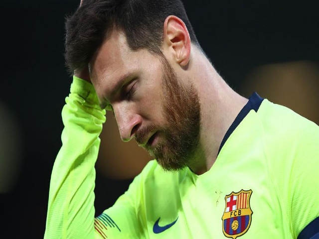 Barca hét giá Messi 700 triệu euro, Ronaldo ”béo” nói điều đặc biệt