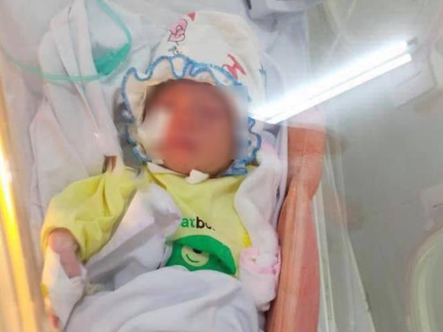 Tin vui đến với bé sơ sinh bị bỏ giữa khe tường nhà ở Hà Nội