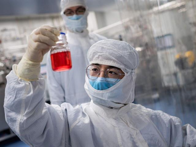 ”Đột nhập” công ty dẫn dầu cuộc đua vắc xin Covid-19 Trung Quốc: Có gì bên trong?