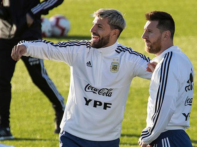 Aguero tung động thái gây sốc, ám chỉ Messi đã chọn được điểm đến mới