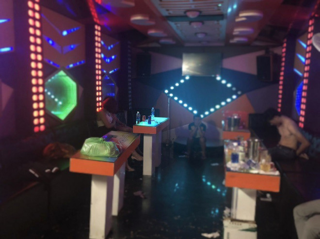 13 người phê ma túy trong quán karaoke