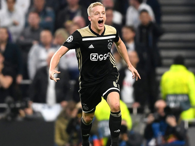 MU hí hửng: Van de Beek là cầu thủ của trận đấu lớn, hay ghi bàn quyết định