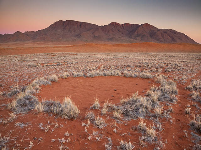 Vòng tròn bí ẩn được người Namibia tin là dấu chân của các vị thần