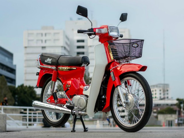 Cận cảnh Suzuki Bravo RC100 chất lừ, Honda “DD đỏ” giật mình