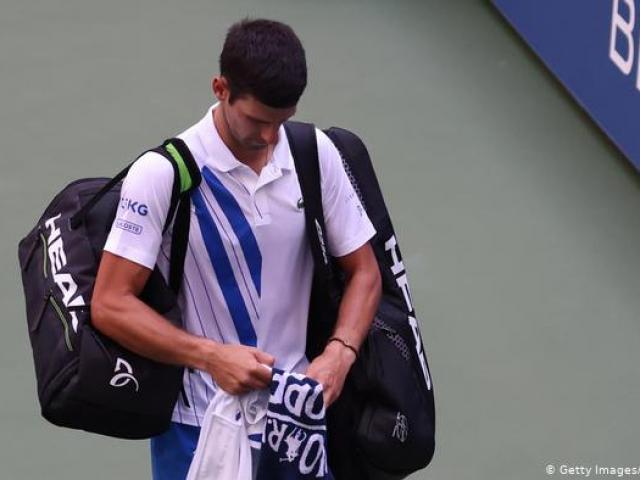 Phớt lờ cảnh báo, Djokovic ê chề rời US Open: Bị gọi là ”kẻ đại ngốc”