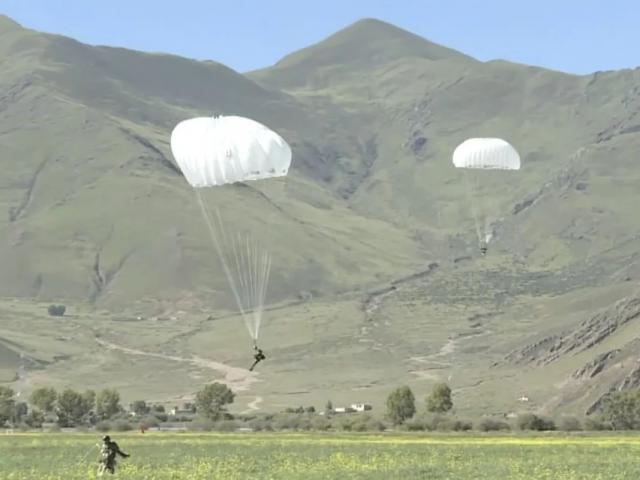TQ cho tập trận nhảy dù sát biên giới Ấn Độ: Muốn tinh nhuệ đấu tinh nhuệ?