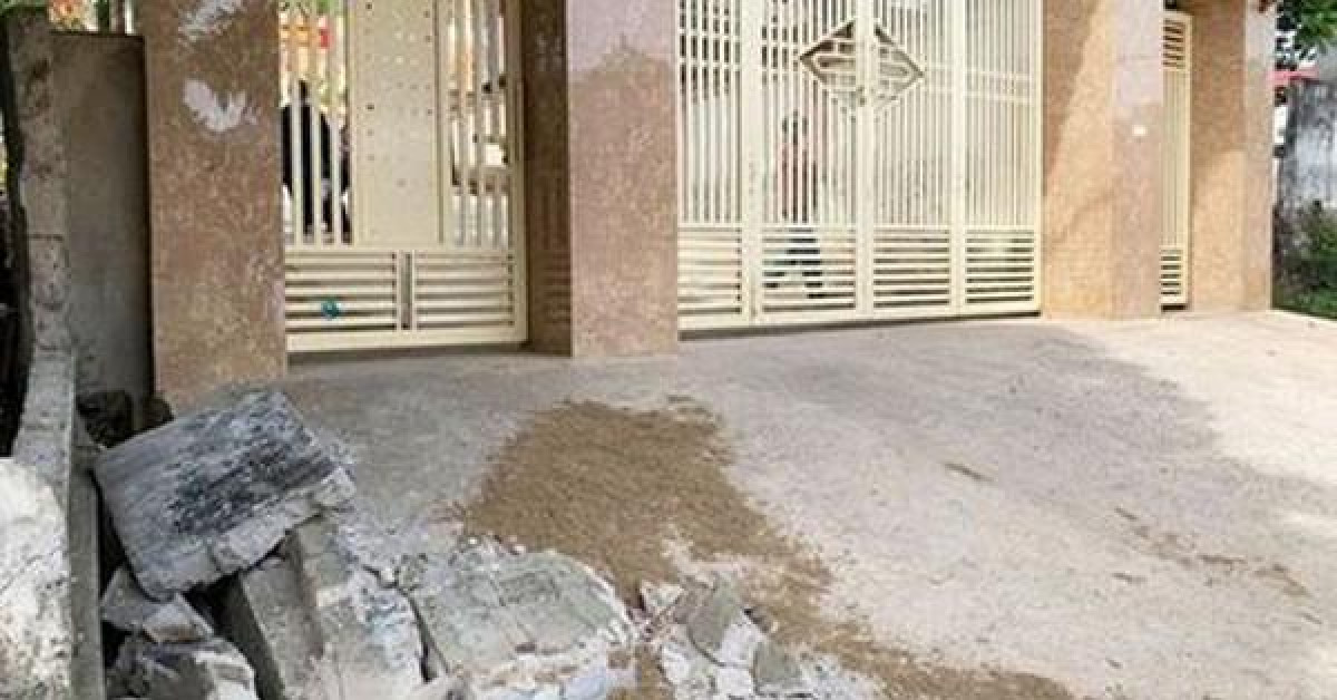 Sập bờ tường trước cổng trường, một học sinh lớp 5 tử vong trong giờ ra chơi