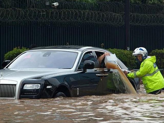 Thủy kích ô tô và những lưu ý khi xe bị ngập nước