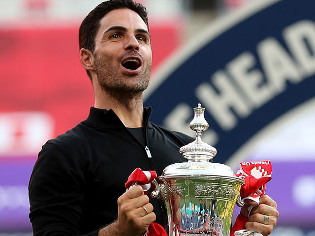 Ngoại hạng Anh khai màn còn 1 ngày: Arsenal bất ngờ ”thăng chức” cho HLV Arteta