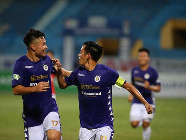 Văn Quyết lập hat-trick vùi dập đội Công Phượng, ghi điểm mạnh với thầy Park