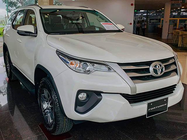 Toyota Fortuner thế hệ cũ được các đại lý đồng loạt giảm giá để dọn kho