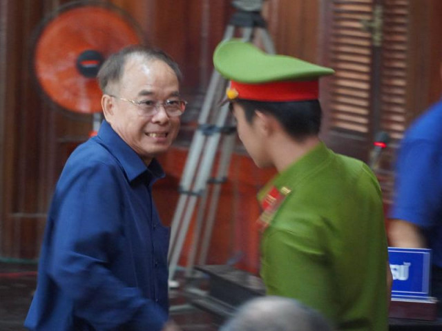 Các bị cáo vụ xét xử cựu Phó Chủ tịch UBND TP.HCM Nguyễn Thành Tài đến tòa sáng 19/9